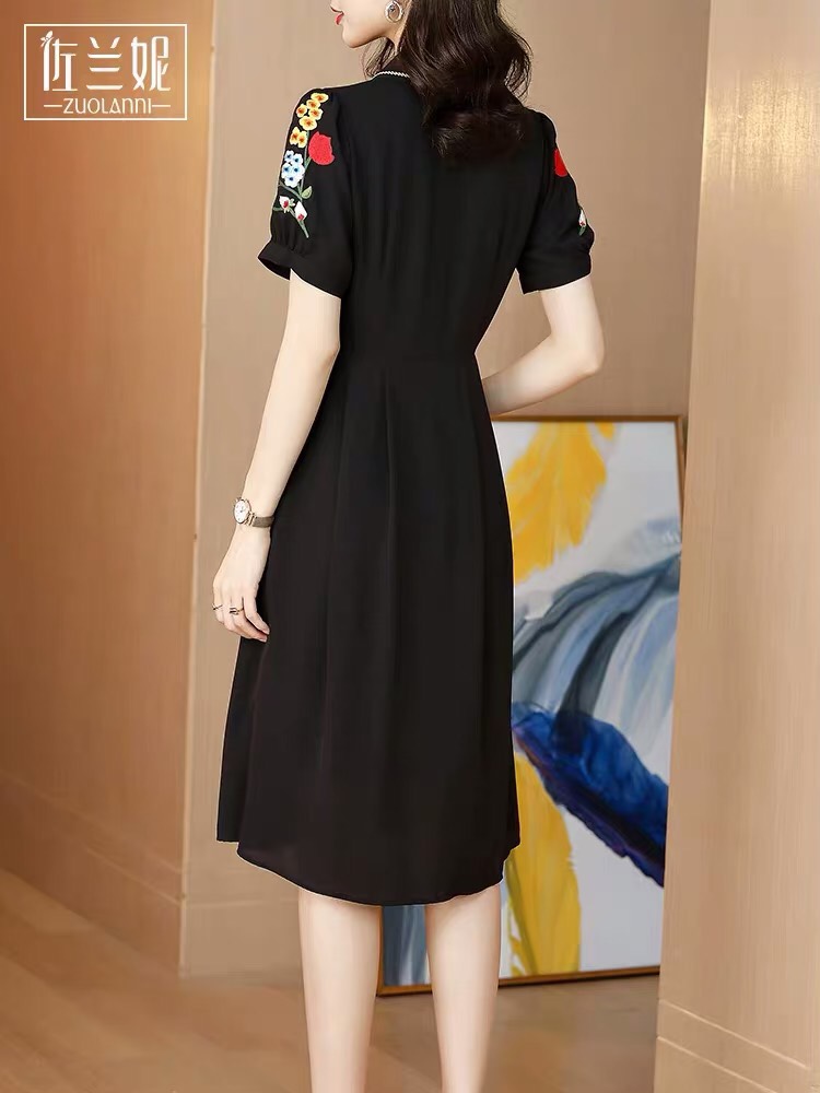 ĐẦM SƠ MI XÒE THÊU HOA -HN752